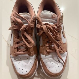 Nike Women's Tan and White Sneakers - Size 7